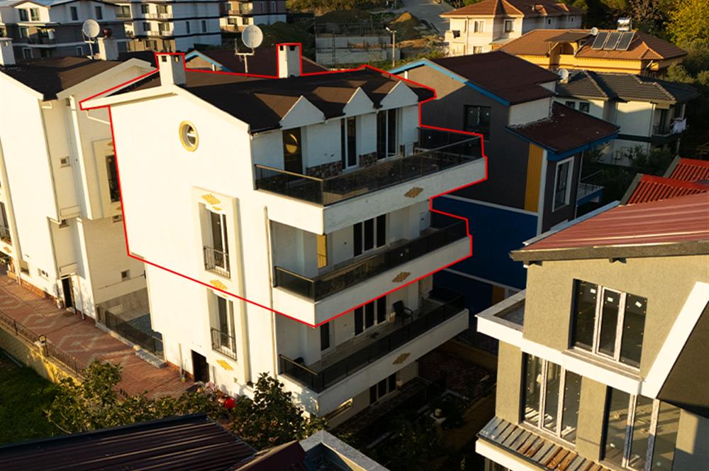 C21 Cius; Müstakil Girişli 4+1 Havuzlu 190 M2 Çatı Dubleksi