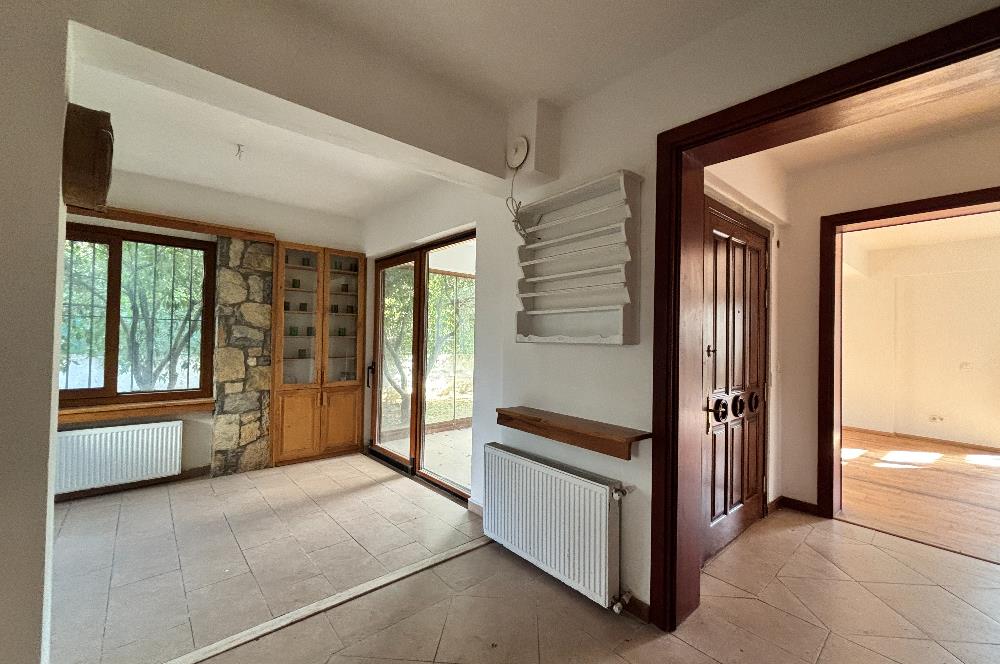 BODRUM KADIKALESİNDE DENİZE YÜRÜME MESAFESİNDE MEYVE AĞAÇLARI İÇERİSİNDE  MÜSTAKİL VİLLA