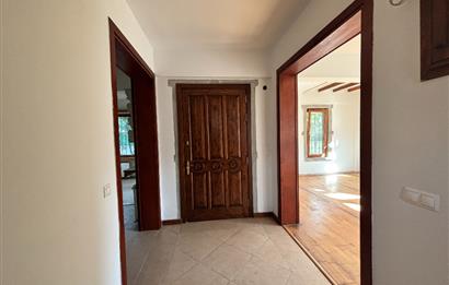 BODRUM KADIKALESİNDE DENİZE YÜRÜME MESAFESİNDE MEYVE AĞAÇLARI İÇERİSİNDE  MÜSTAKİL VİLLA