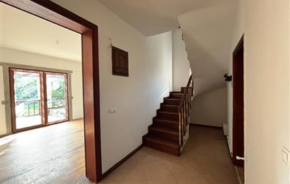 BODRUM KADIKALESİNDE DENİZE YÜRÜME MESAFESİNDE MEYVE AĞAÇLARI İÇERİSİNDE  MÜSTAKİL VİLLA