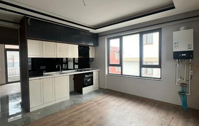 BAHÇELİEVLER'DE GÖL MANZARALI SIFIR 2+1 SATILIK DAİRE