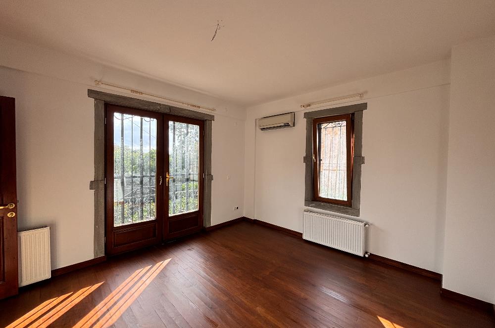 BODRUM KADIKALESİNDE DENİZE YÜRÜME MESAFESİNDE MEYVE AĞAÇLARI İÇERİSİNDE  MÜSTAKİL VİLLA