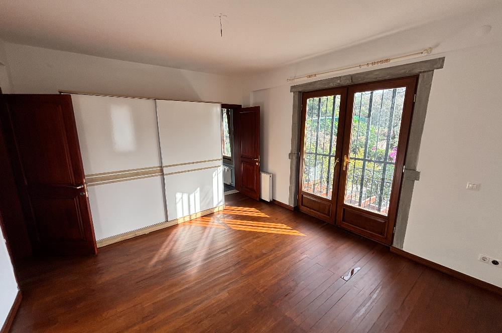 BODRUM KADIKALESİNDE DENİZE YÜRÜME MESAFESİNDE MEYVE AĞAÇLARI İÇERİSİNDE  MÜSTAKİL VİLLA