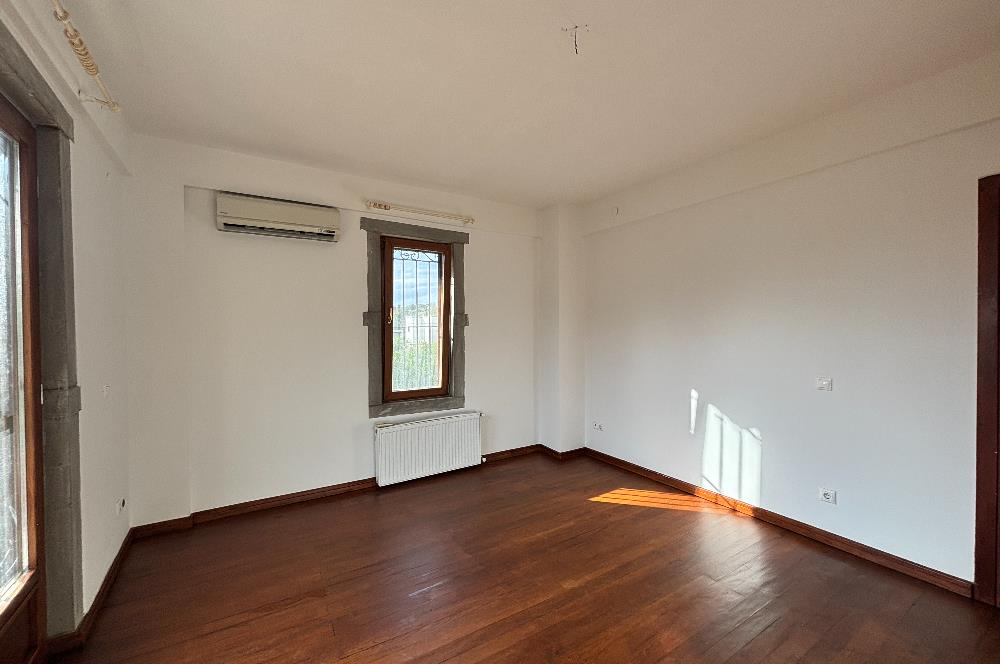 BODRUM KADIKALESİNDE DENİZE YÜRÜME MESAFESİNDE MEYVE AĞAÇLARI İÇERİSİNDE  MÜSTAKİL VİLLA