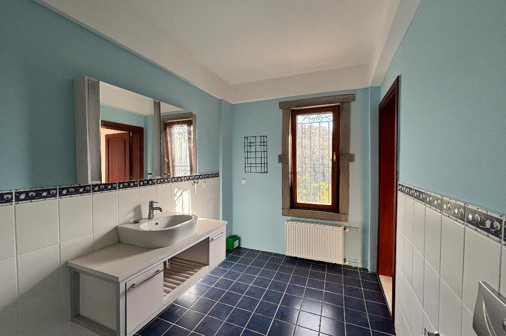 BODRUM KADIKALESİNDE DENİZE YÜRÜME MESAFESİNDE MEYVE AĞAÇLARI İÇERİSİNDE  MÜSTAKİL VİLLA