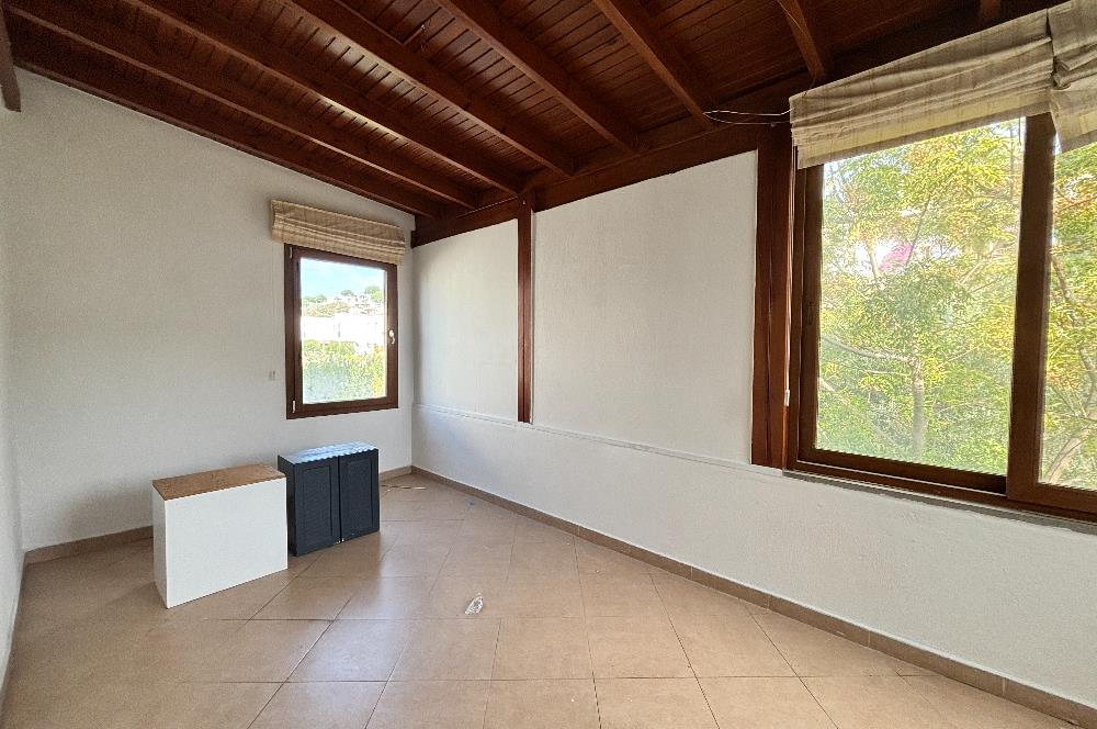 BODRUM KADIKALESİNDE DENİZE YÜRÜME MESAFESİNDE MEYVE AĞAÇLARI İÇERİSİNDE  MÜSTAKİL VİLLA