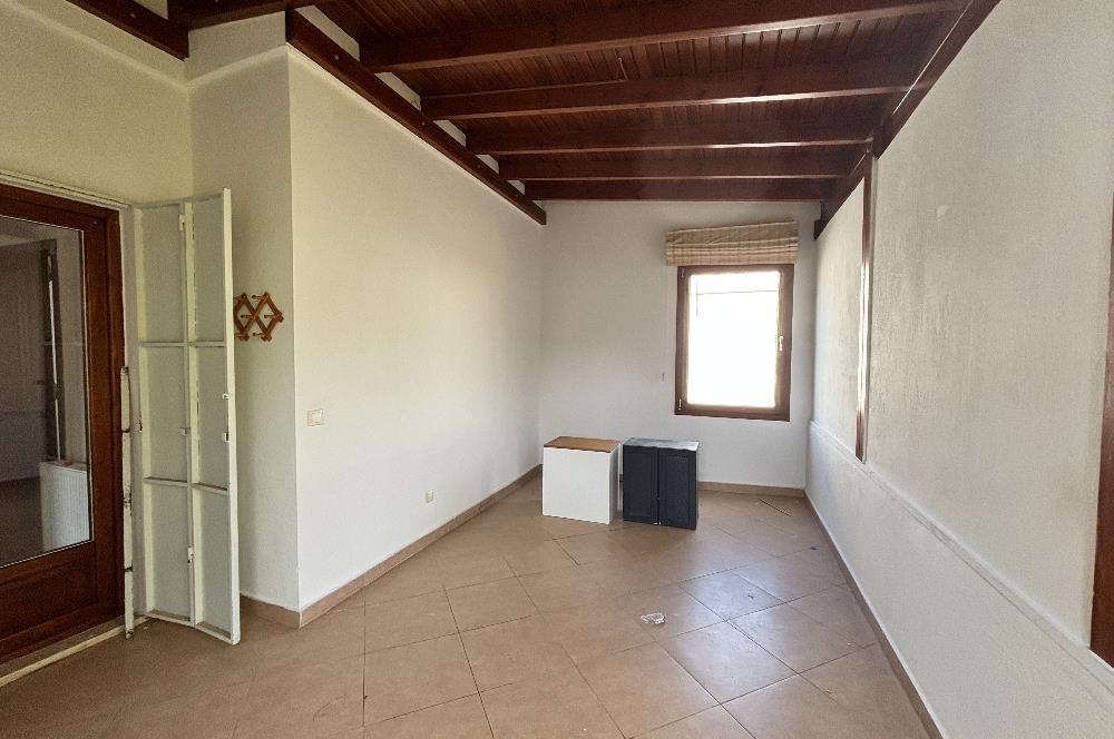 BODRUM KADIKALESİNDE DENİZE YÜRÜME MESAFESİNDE MEYVE AĞAÇLARI İÇERİSİNDE  MÜSTAKİL VİLLA