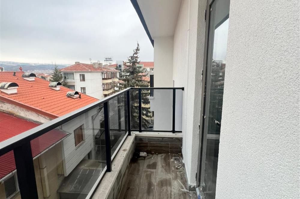 BAHÇELİEVLER'DE GÖL MANZARALI SIFIR 2+1 SATILIK DAİRE