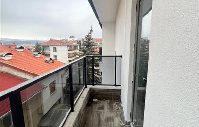 BAHÇELİEVLER'DE GÖL MANZARALI SIFIR 2+1 SATILIK DAİRE