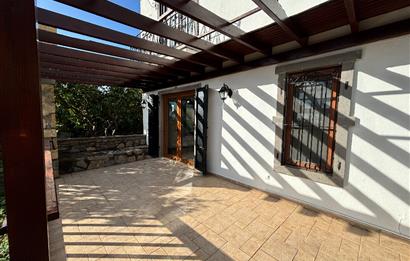 BODRUM KADIKALESİNDE DENİZE YÜRÜME MESAFESİNDE MEYVE AĞAÇLARI İÇERİSİNDE  MÜSTAKİL VİLLA