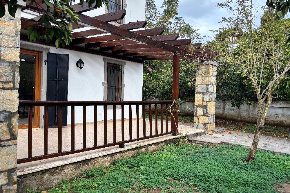 BODRUM KADIKALESİNDE DENİZE YÜRÜME MESAFESİNDE MEYVE AĞAÇLARI İÇERİSİNDE  MÜSTAKİL VİLLA