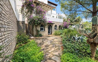 Bodrum Eskiçeşmede, Marinaya Yürüme Mesafesinde Bahçe Katı