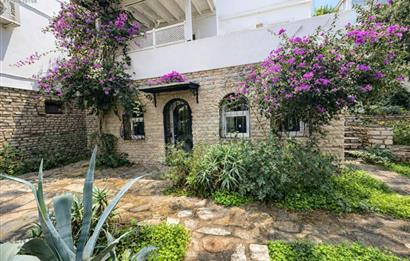 Bodrum Eskiçeşmede, Marinaya Yürüme Mesafesinde Bahçe Katı