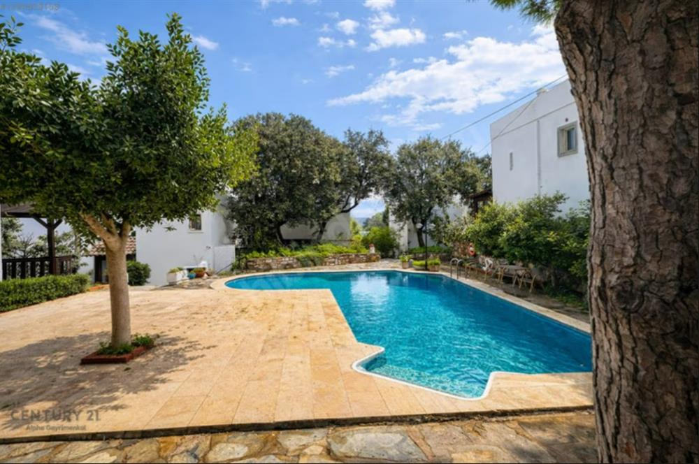 Bodrum Eskiçeşmede, Marinaya Yürüme Mesafesinde Bahçe Katı