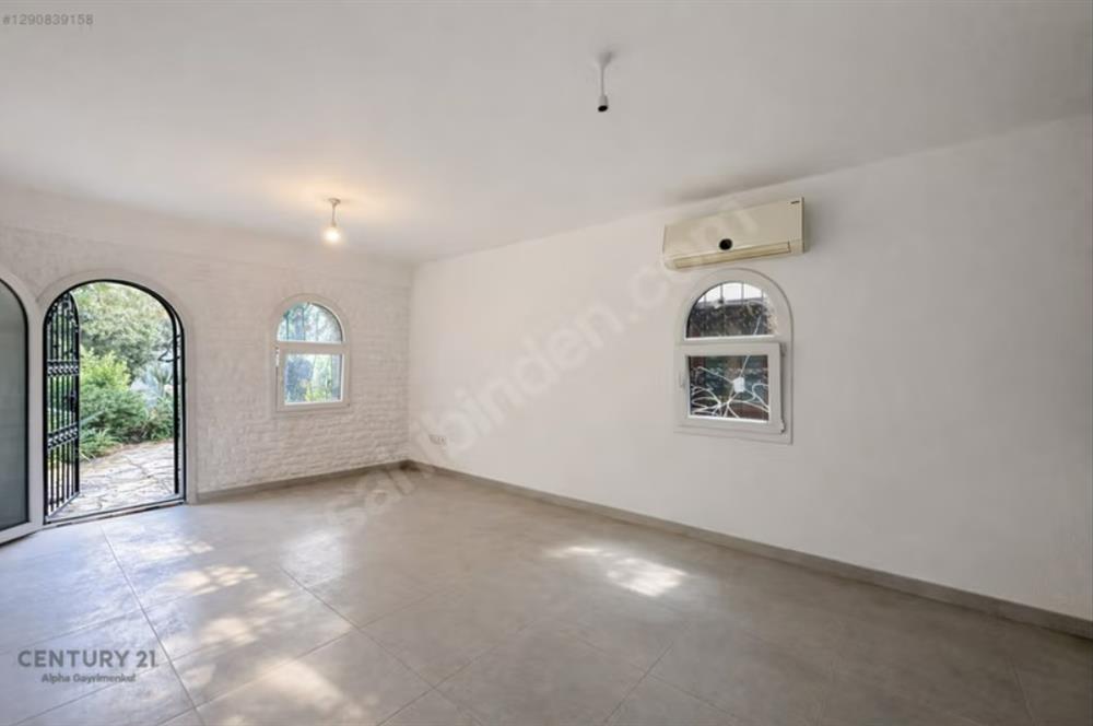 Bodrum Eskiçeşmede, Marinaya Yürüme Mesafesinde Bahçe Katı