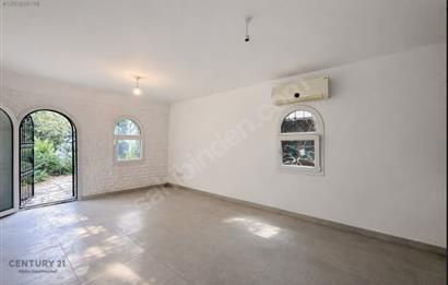 Bodrum Eskiçeşmede, Marinaya Yürüme Mesafesinde Bahçe Katı