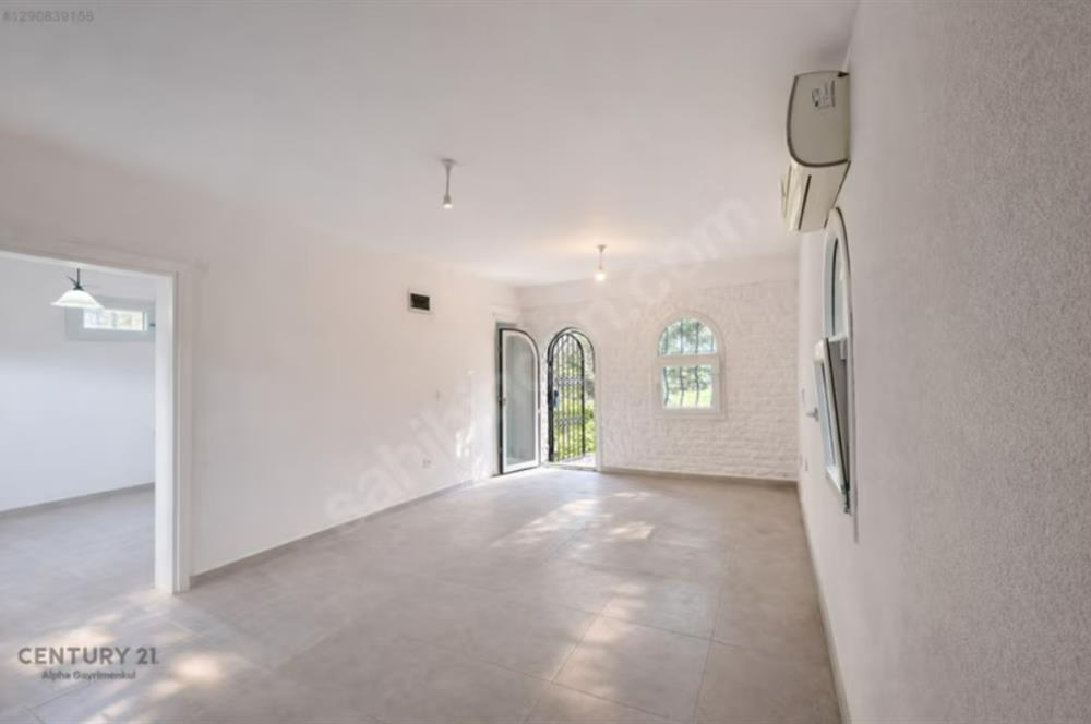 Bodrum Eskiçeşmede, Marinaya Yürüme Mesafesinde Bahçe Katı