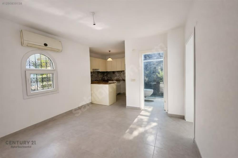 Bodrum Eskiçeşmede, Marinaya Yürüme Mesafesinde Bahçe Katı