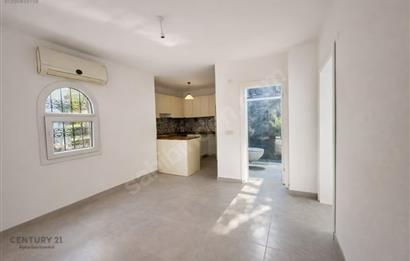 Bodrum Eskiçeşmede, Marinaya Yürüme Mesafesinde Bahçe Katı