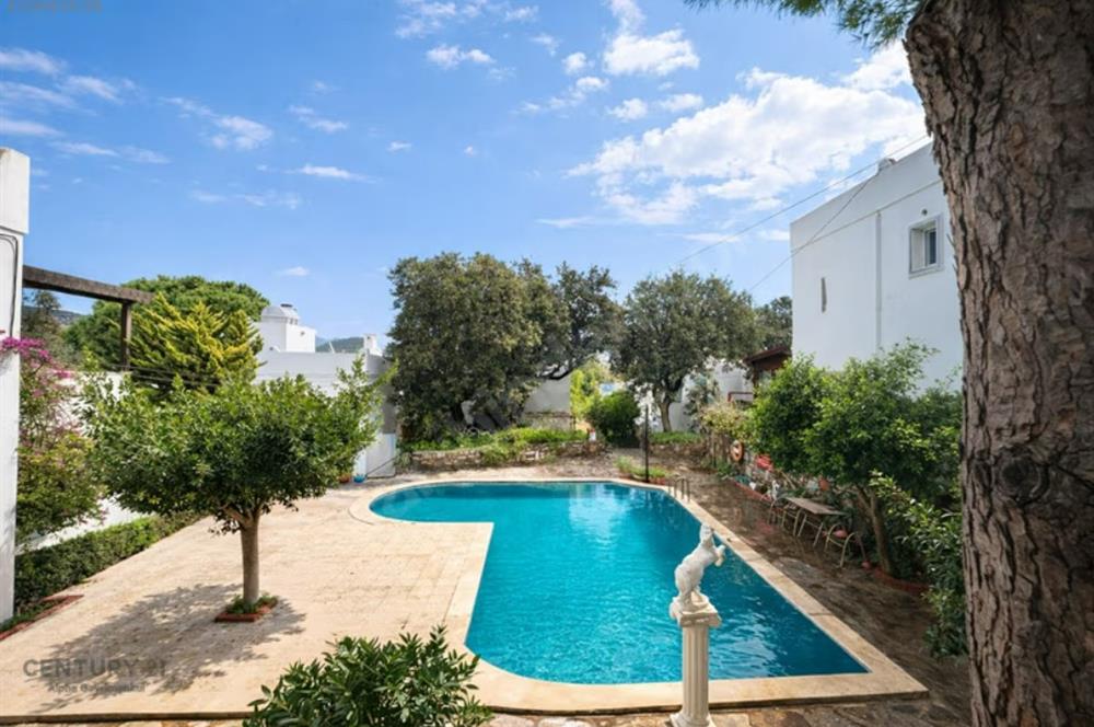 Bodrum Eskiçeşmede, Marinaya Yürüme Mesafesinde Bahçe Katı