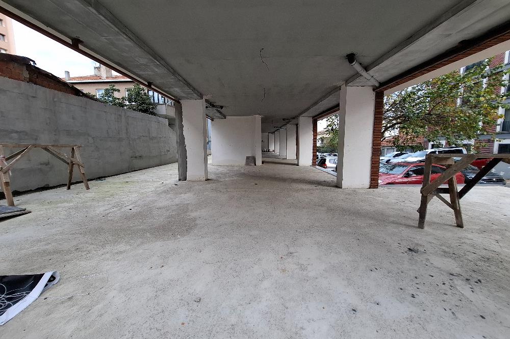 Küçükbakkalköy'de Kurumsala Kiralık Dükkan