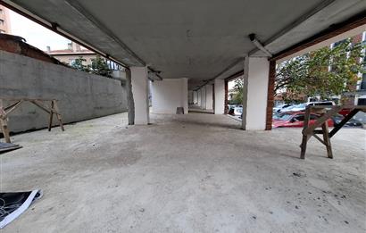 Küçükbakkalköy'de Kurumsala Kiralık Dükkan