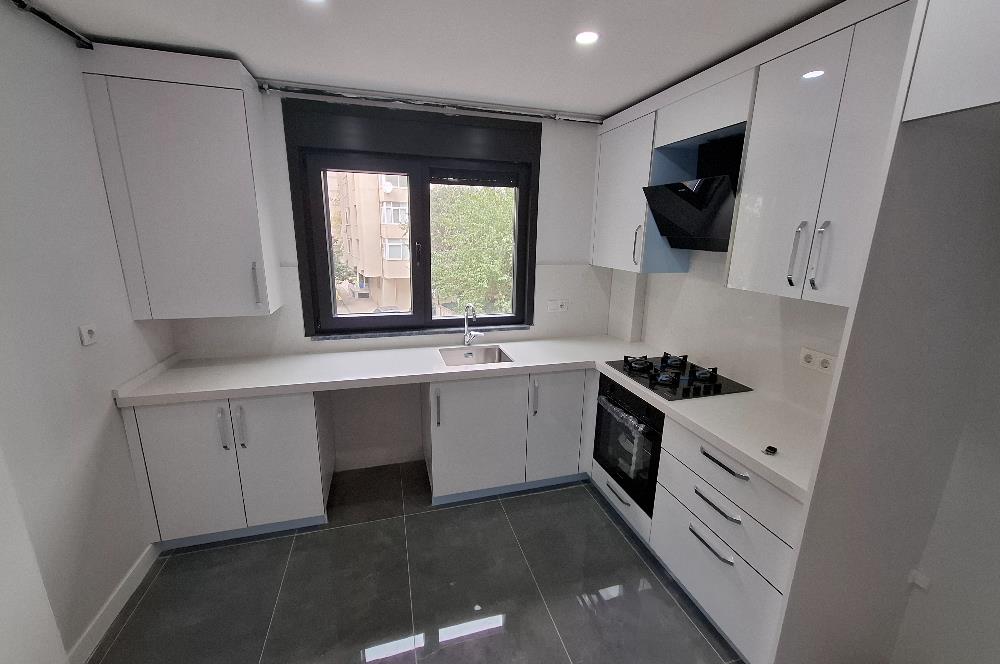 Kızıltoprak'ta Deniz Manzaralı Satılık 3+1 Daire