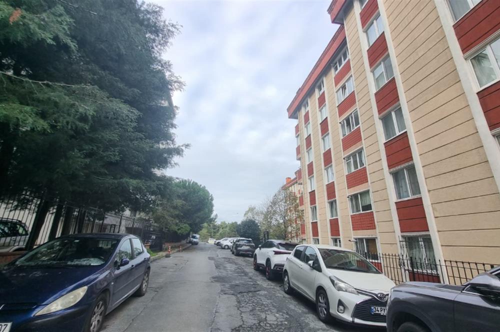 AYAZAĞA CEMRE SİTESİNDE  4+1  SATILIK 2 BANYOLU 