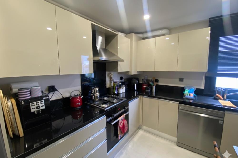 MARMARAY DURAĞINA 200M MESAFEDE 6 YILLIK BİNADA 3+1 DAİRE