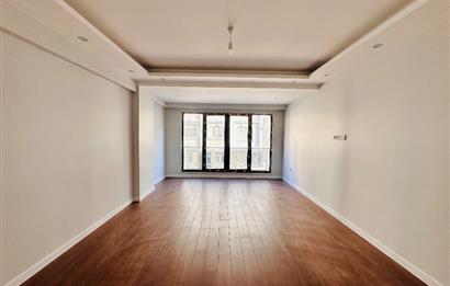 BAKIRKÖY SAHİLİNE 300 METRE KAPALI OTOPARKLI SIFIR SATILIK 3+1 