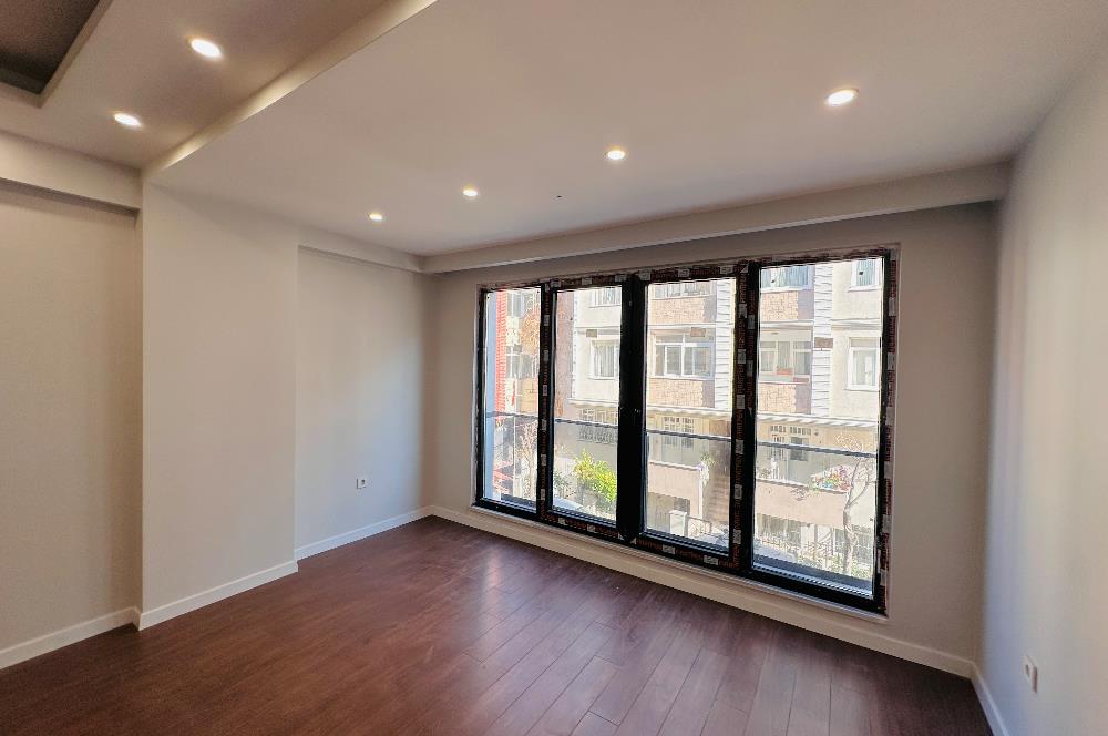 BAKIRKÖY SAHİLİNE 300 METRE KAPALI OTOPARKLI SIFIR SATILIK 3+1 