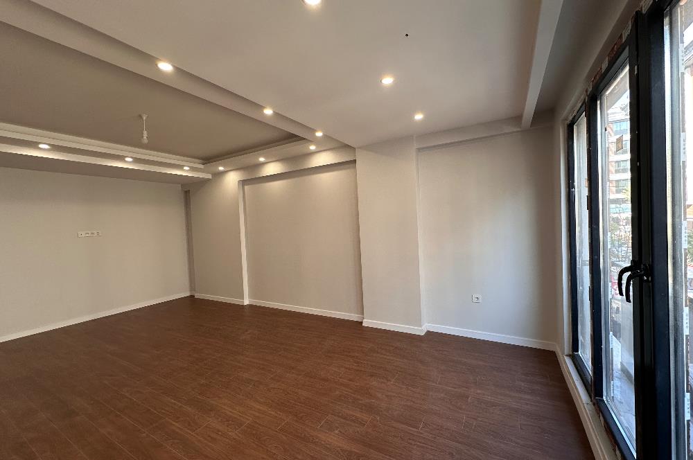 BAKIRKÖY SAHİLİNE 300 METRE KAPALI OTOPARKLI SIFIR SATILIK 3+1 