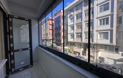 BAKIRKÖY SAHİLİNE 300 METRE KAPALI OTOPARKLI SIFIR SATILIK 3+1 