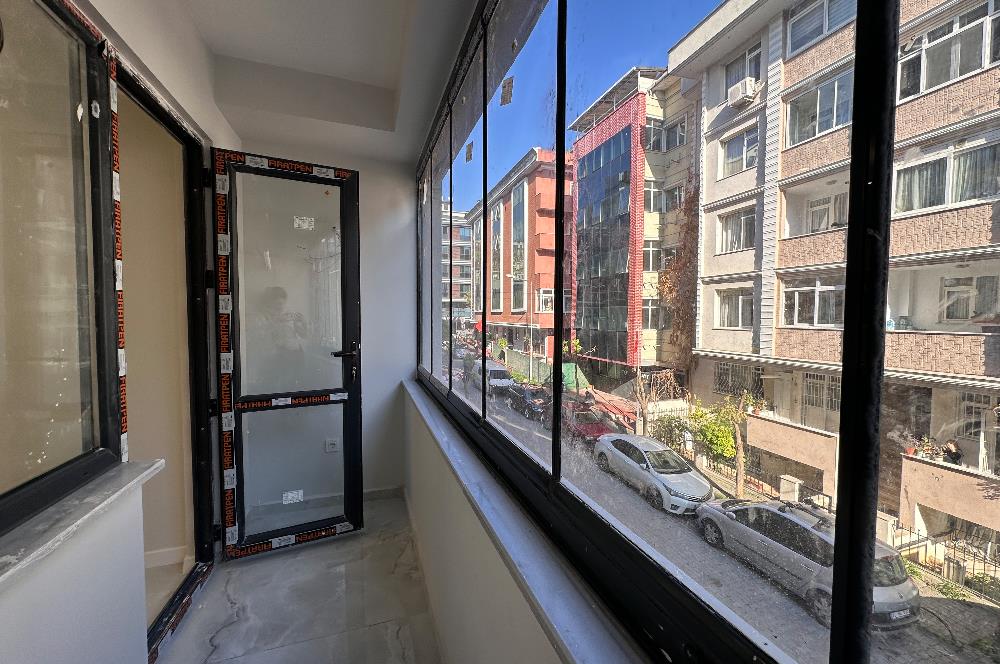 BAKIRKÖY SAHİLİNE 300 METRE KAPALI OTOPARKLI SIFIR SATILIK 3+1 