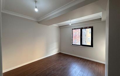 BAKIRKÖY SAHİLİNE 300 METRE KAPALI OTOPARKLI SIFIR SATILIK 3+1 