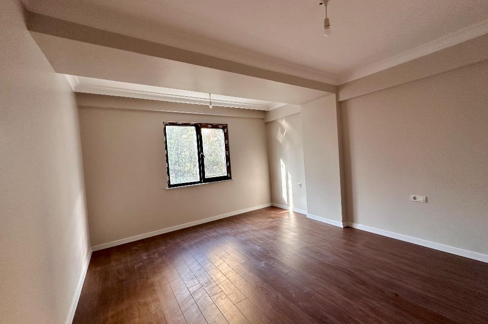 BAKIRKÖY SAHİLİNE 300 METRE KAPALI OTOPARKLI SIFIR SATILIK 3+1 