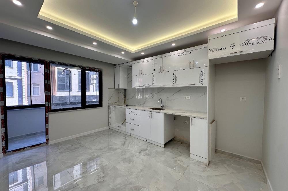 BAKIRKÖY SAHİLİNE 300 METRE KAPALI OTOPARKLI SIFIR SATILIK 3+1 