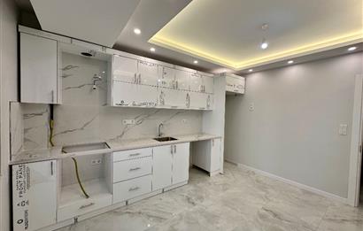 BAKIRKÖY SAHİLİNE 300 METRE KAPALI OTOPARKLI SIFIR SATILIK 3+1 