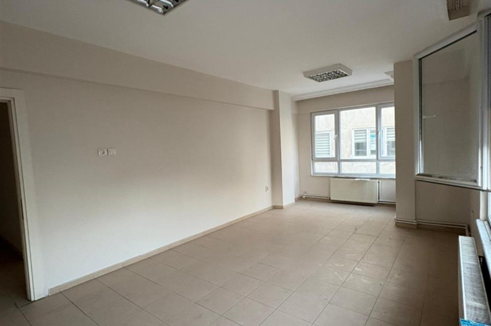 C21 Cius ; Şehrin Kalbinde Dükkan Üstü Kiralık Ofis