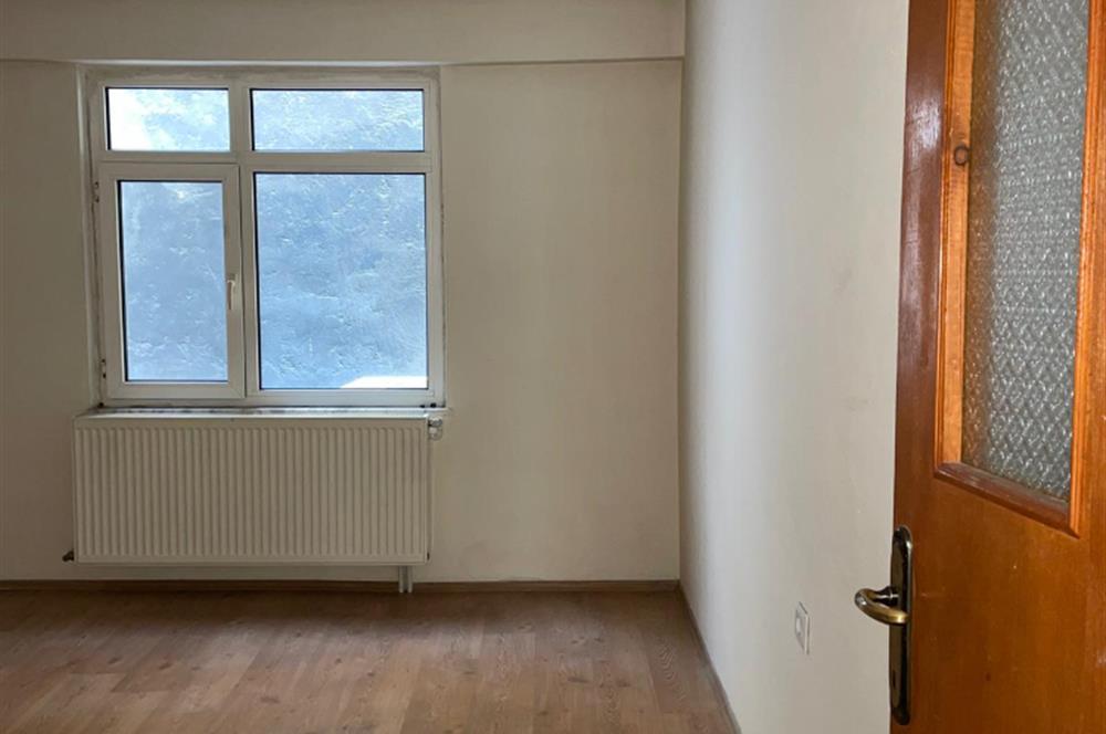 C21 Cius; Perşembe Pazarı Civarında 2+1 Satılık Daire