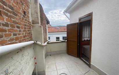 C21 BAL’DAN AYVALIK’TA SATILIK 3 KATLI RUM EVİ 