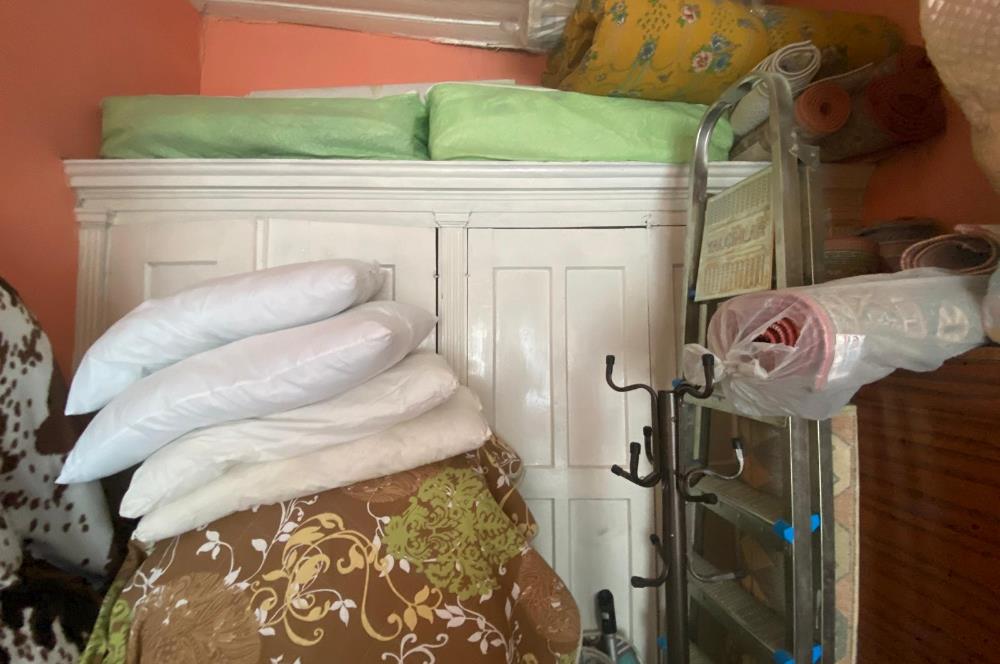 C21 BAL’DAN AYVALIK’TA SATILIK 3 KATLI RUM EVİ 