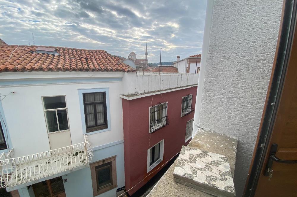 C21 BAL’DAN AYVALIK’TA SATILIK 3 KATLI RUM EVİ 