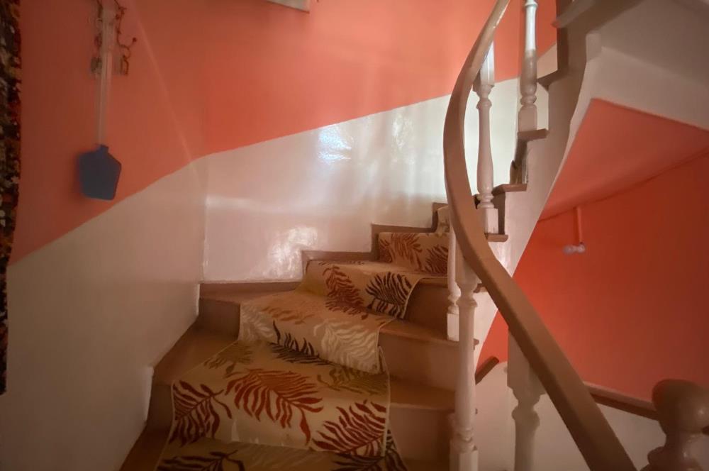 C21 BAL’DAN AYVALIK’TA SATILIK 3 KATLI RUM EVİ 