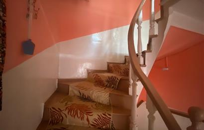 C21 BAL’DAN AYVALIK’TA SATILIK 3 KATLI RUM EVİ 