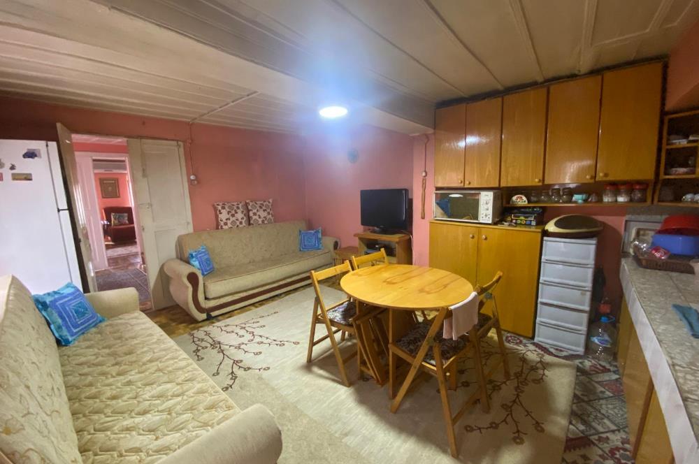 C21 BAL’DAN AYVALIK’TA SATILIK 3 KATLI RUM EVİ 