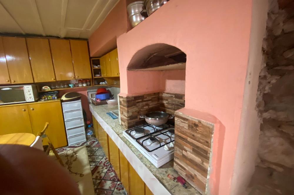 C21 BAL’DAN AYVALIK’TA SATILIK 3 KATLI RUM EVİ 