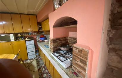 C21 BAL’DAN AYVALIK’TA SATILIK 3 KATLI RUM EVİ 