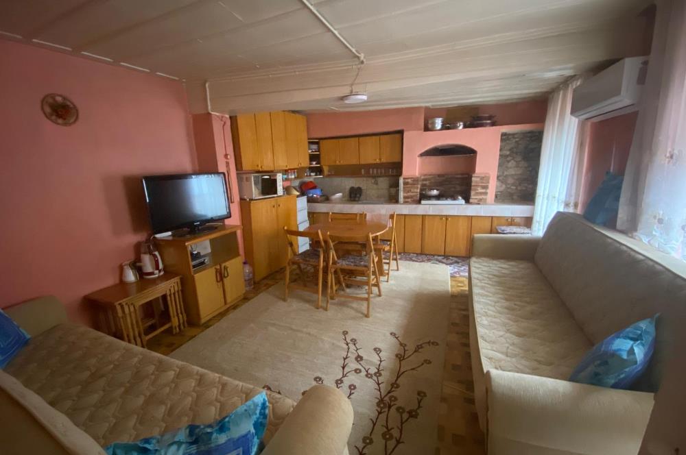 C21 BAL’DAN AYVALIK’TA SATILIK 3 KATLI RUM EVİ 