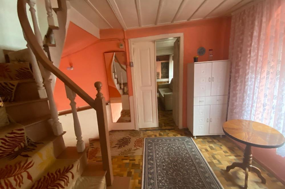 C21 BAL’DAN AYVALIK’TA SATILIK 3 KATLI RUM EVİ 